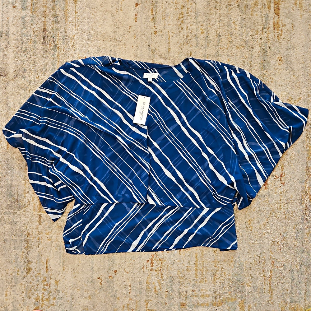 NWT Slim Factor Blue White Striped Woven Pullover V-Neck Women's 1X Short Sleeve
